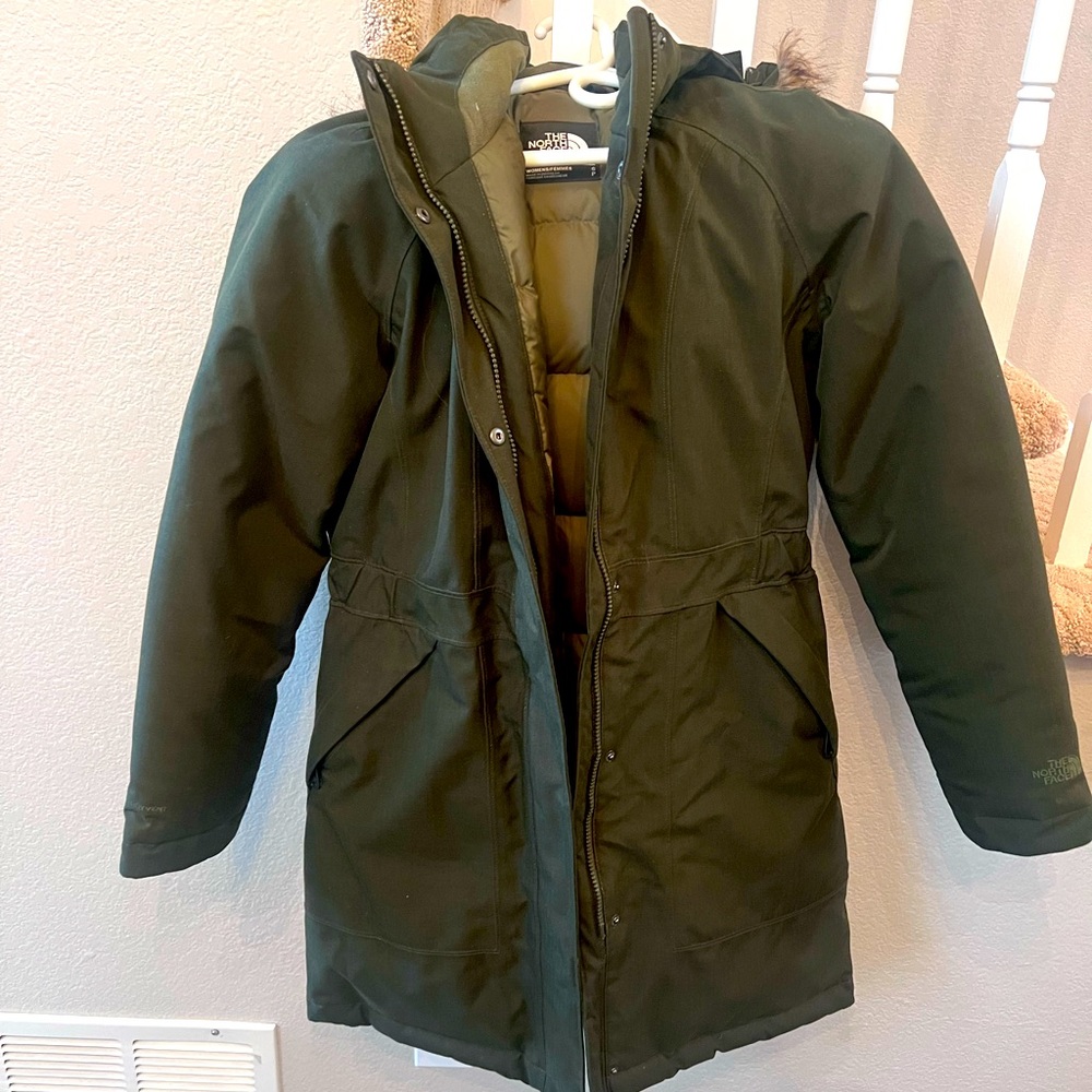 Women’s Northface Parka size Small